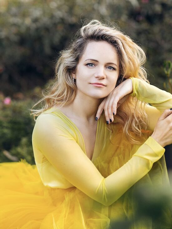 Moteriškas šventės ritualas: „Banga“ + Ecstatic Dance (Agnė Doveikaitė)